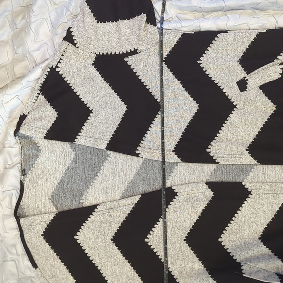 Black and Grey Chevron Sweater - XL - Picture 3 of 5